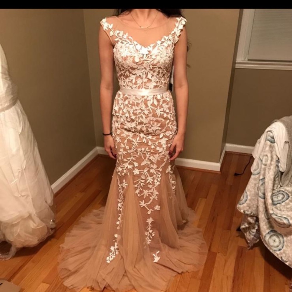 Dress - Picture 2 of 3